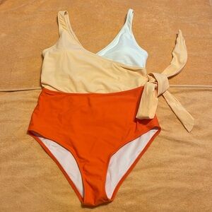 CUPSHE BATHING SUIT Medium